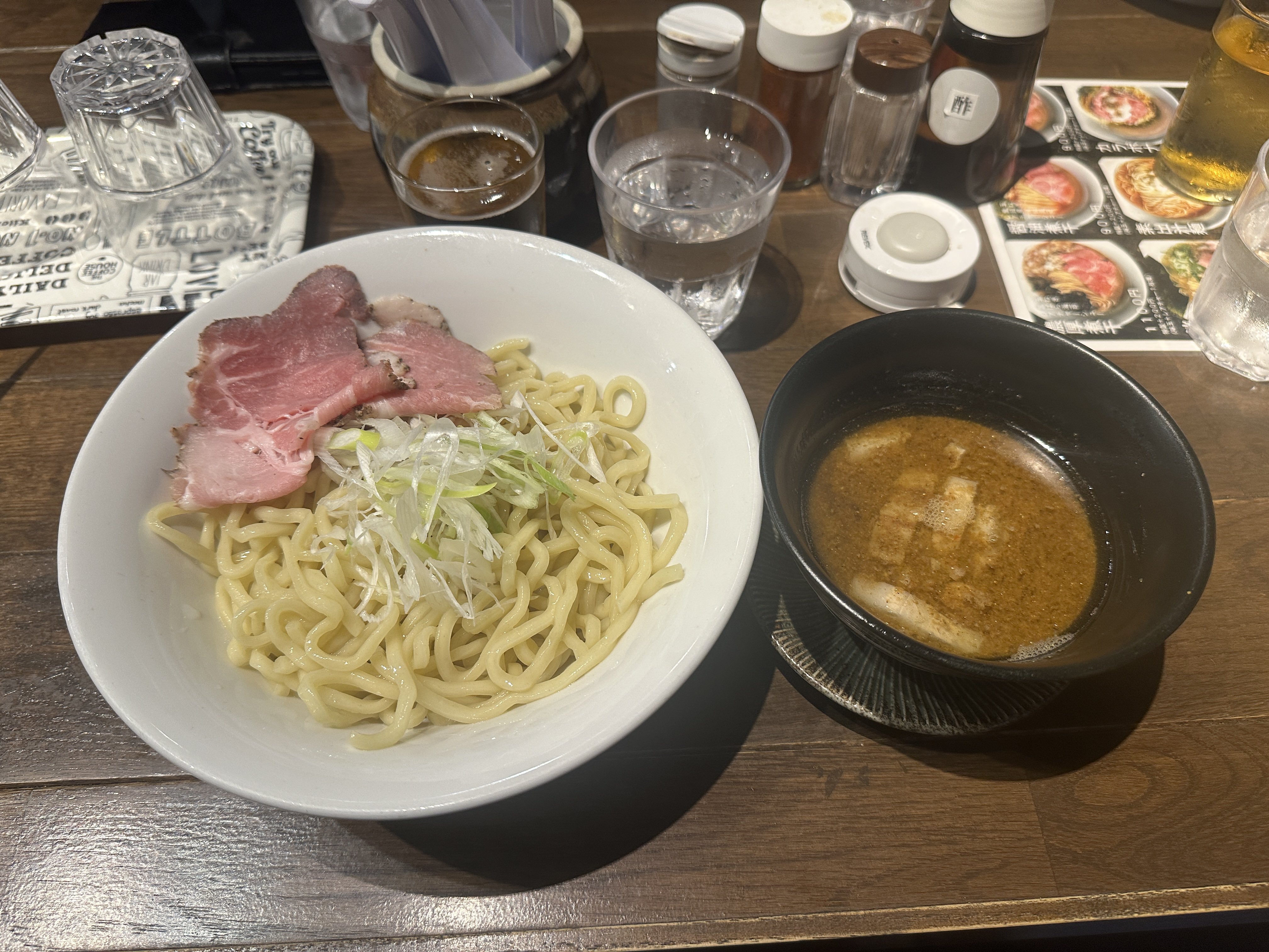 餃子 (@111iiillliiiLLL) / X