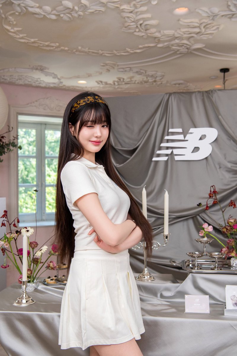 wonyoungpics's tweet image. Wonyoung for New Balance