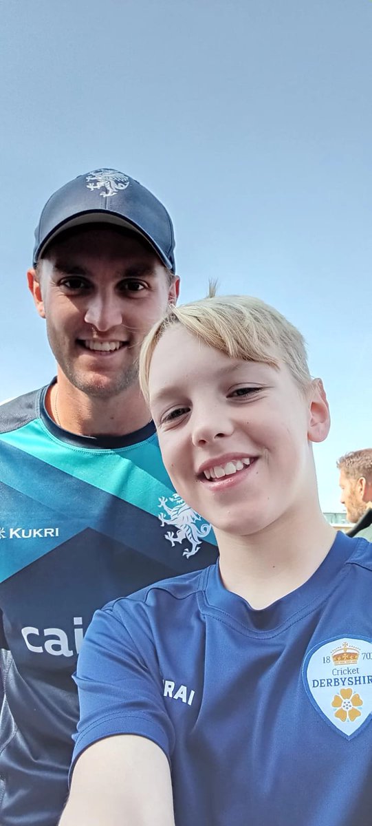 3 years since just 1 match and Tom L being amazing sparked a love for cricket. Fitting that on his way to play at the King's Festival, he gets to see the player who sparked the love of the game #Somerset 💯💥 <a href="/TomLammonby/">Tom Lammonby</a> <a href="/SomersetCCC/">Somerset Cricket 🏆</a>