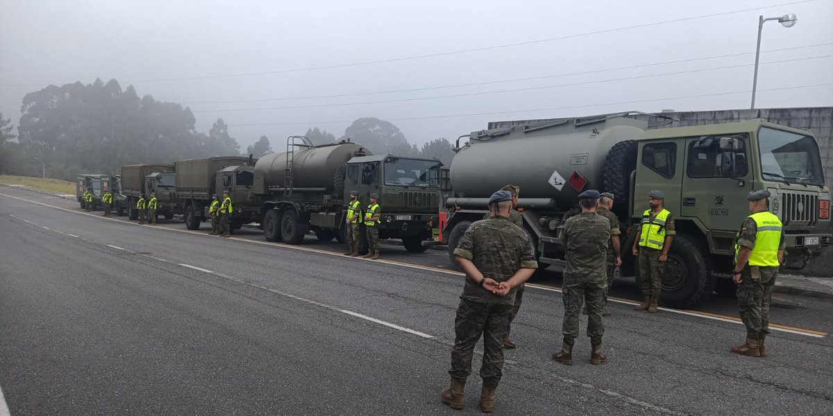 📢 Continúan incrementándose los apoyos del #EjércitodeTierra en la lucha contra los incendios forestales.
🔴Se despliegan nuevas capacidades logísticas en apoyo a la operación «Centinela Gallego», bajo dirección operativa del <a href="/EMADmde/">Estado Mayor Defensa 🇪🇸</a> .
📷 Desde la base General Morillo sede de