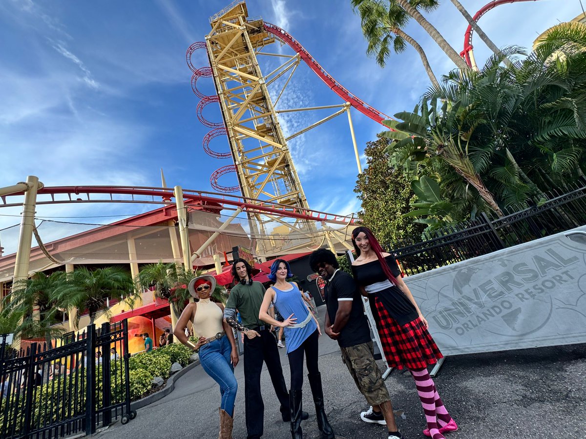 insideuniversal's tweet image. The Rockit characters from the queue are greeting guests as they enter for their final rides of Hollywood Rip Ride Rockit. @UniversalORL