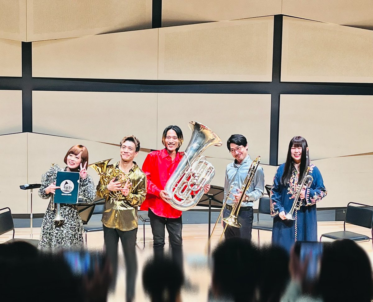 msy_831___Flute's tweet photo. #BRASSCAFE  
「ブラスdeタイムスリップ！｣

タイムマシン(燃料少なめ)クルーの皆さまに色々な年代、国の映画、ジャズ、ミュージカル、アニメ音楽、サザンを聴かせていただきました🎺

そしてスペシャル企画「宝島」！
プロの皆さまも含む大人数で演奏できるなんて貴重な経験でした💎

#ぶらかふぇ ☕️ https://t.co/QxPmE6pYnD