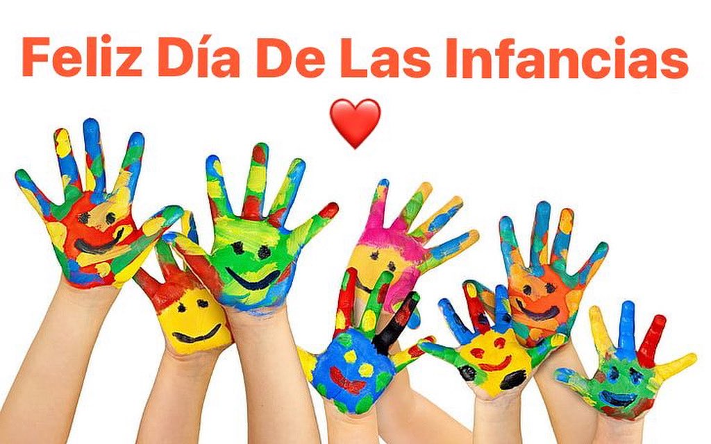 🌈 ¡Feliz Día de las Infancias! 🌈
Por infancias con amor, sueños, respeto y oportunidades 🫶🏻
Hoy es un día que nos llama a reflexionar el deber que tenemos como sociedad.
Ante un gobierno que desprotege y descuida su salud y educación, luchemos para defender y garantizar sus