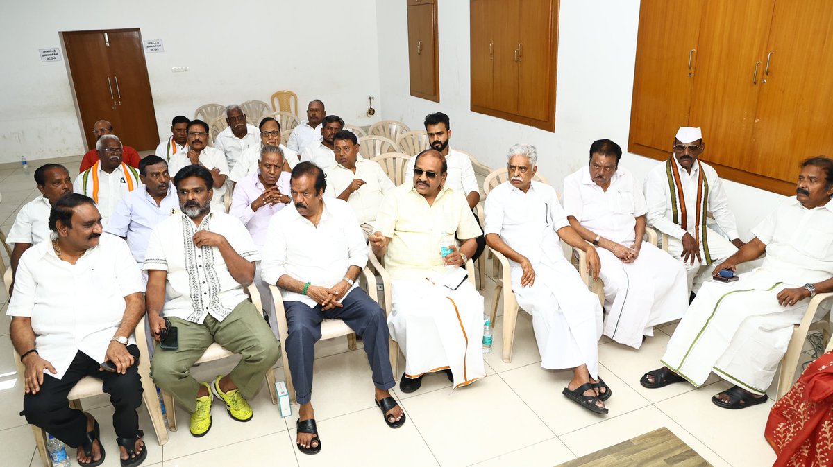 INCTamilNadu's tweet image. இன்று 17.08.2025 சென்னை சத்தியமூர்த்தி பவனில் தமிழ்நாடு காங்கிரஸ் கமிட்டி மாவட்ட தலைவர்கள் கூட்டம் தமிழ்நாடு காங்கிரஸ் கமிட்டி தலைவர் திரு. செல்வப்பெருந்தகை அவர்கள் தலைமையில் நடைபெற்றது.

இக்கூட்டத்தில் அகில இந்திய காங்கிரஸ் தமிழக பொறுப்பாளர் திரு. கிரிஷ் சோடங்கர், அகில இந்திய…