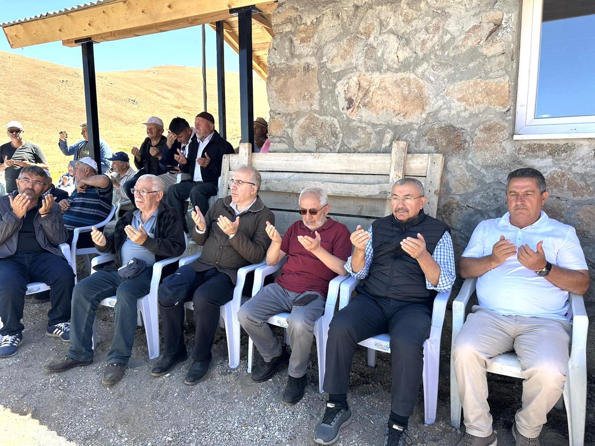 Kösedağ yaylamıza komşularımız tarafından yapılan Mescid ve Misafirhanemizin açılışına değerli büyüğümüz <a href="/erdemekrem/">Ekrem ERDEM</a>, vekilimiz köylümüz <a href="/AzmiMustafaKaya/">Mustafa Kaya</a> ile birlikte katıldık. 

Ecdadımızın bizlere emaneti olan yaylamıza bu hizmetin gelmesine vesile olan, Muhtarımız Mustafa