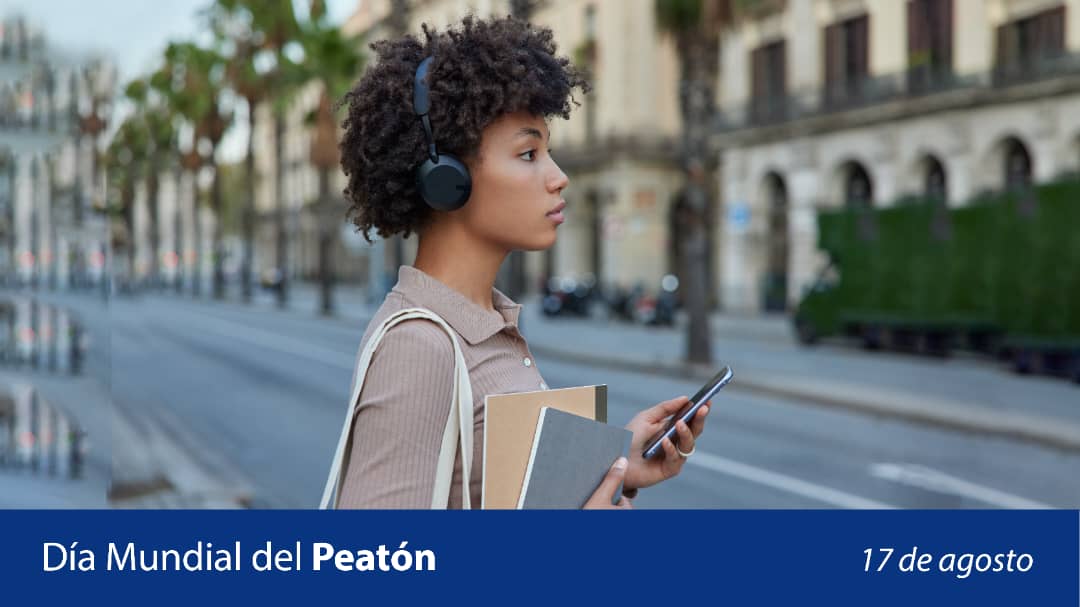 En la vía 🛣️, peatones🚶‍♂️y conductores 🚗 deben estar siempre atentos 👀.
📌 La prevención 📵 es la clave para salvar vidas ❤️. 
#DíaMundialDelPeatón