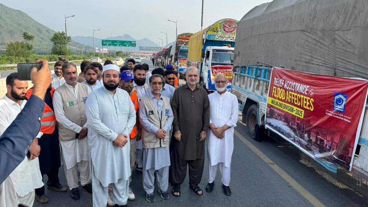 AlkhidmatOrg's tweet photo. Under the leadership of Ameer JI Hafiz Naeem ur Rehman and Alkhidmat President Dr. Hafeez ur Rehman, dozens of relief trucks departed from Chakdara for flood victims in Malakand — carrying food packs, blankets, utensils, medicines, tents and other essentials.

#AlkhidmatFloodResponse