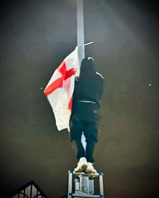 Alexandr4Denman's tweet photo. Locals in Epping are putting up St.Georges flags all over their town ! Would you like to see this in your town? https://t.co/qdCfGBTivc