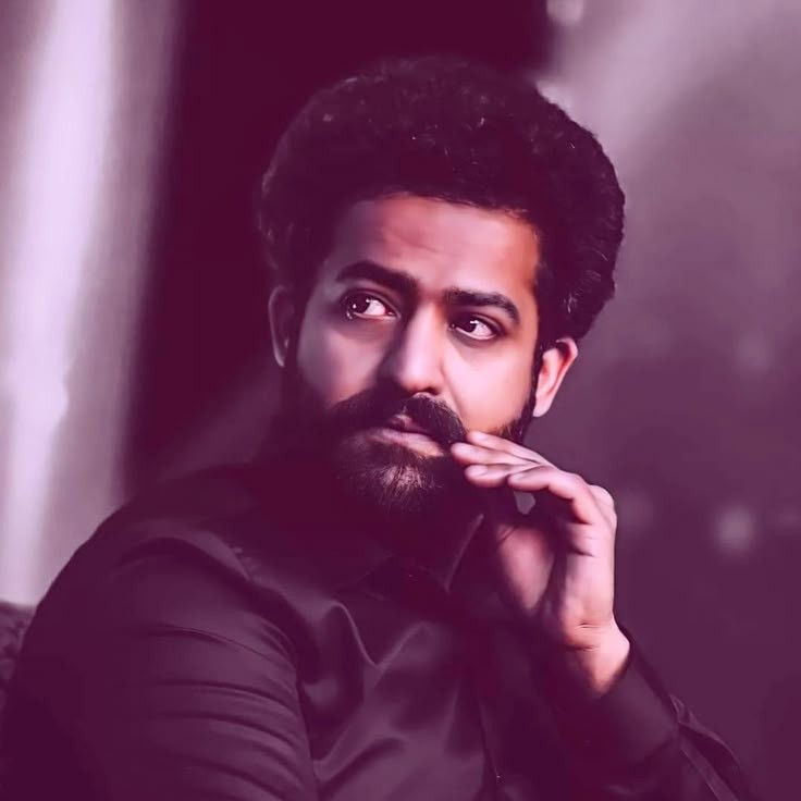 AsianBoxOffice's tweet photo. Who is Biggest Crowd puller? 

🔁 @AlwaysRamCharan ❤️ @tarak9999 https://t.co/4j84I9TlqQ