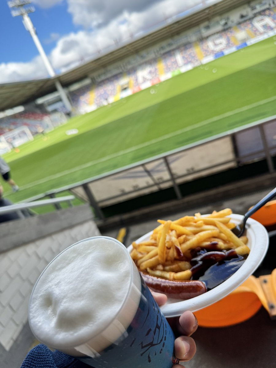 De tre store P’ene på lokalderby i Riga;
Pølse, pils og pommes😎

FC Riga - Riga Mariners