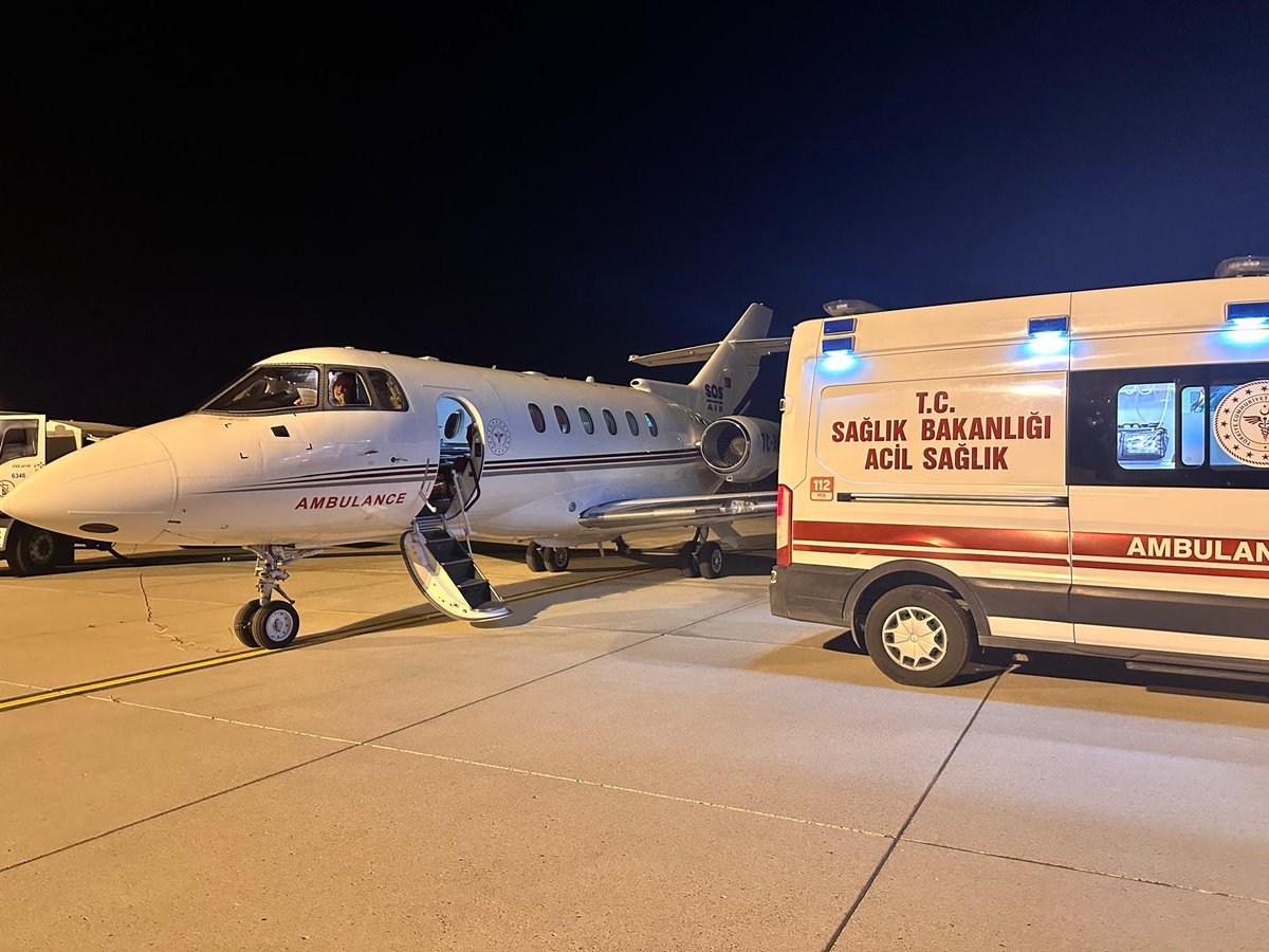 🚨 Ağrı’da trafik kazasında ağır yaralanan 12 yaşındaki çocukta servikal omur kırığı tespit edildi. İlk müdahalenin ardından güvenli transfer sağlanarak ambulans uçakla Ankara Etlik Şehir Hastanesi’ne sevk edildi.