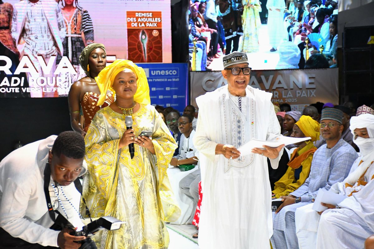 UnescoBamako's tweet photo. ✨ La Nuit du défilé de mode de la Caravane Alphadi pour la Paix a illuminé le Musée National du Mali 🇲🇱.
Un rendez-vous marquant où culture et créativité se sont unies pour célébrer la paix & le vivre-ensemble. 1/2
#CaravanePourLaPaix2025 #défilé https://t.co/udXKxll4E6