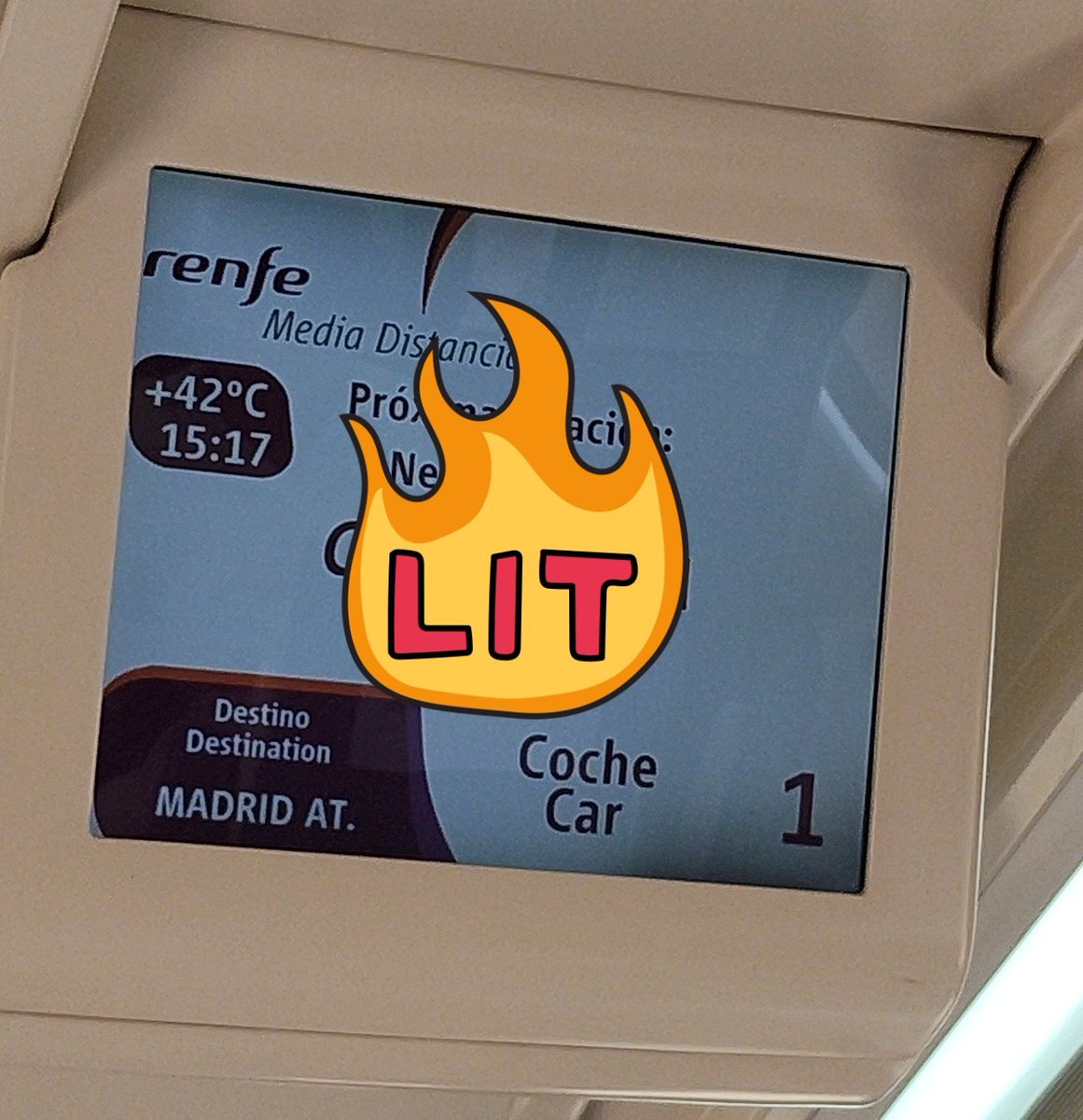 ZAG4551's tweet photo. En un tren, con 41°C y sin aire acondicionado. Todo bien @renfe https://t.co/rHE7zKD50L