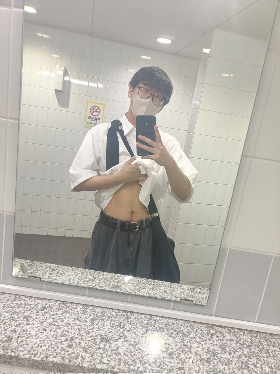 MIMIZ54034097's tweet photo. 誰か一緒にディズニーいってくれる人いませんかー？同年代位の人だと嬉しいです😭
 #ゲイ  #彼氏募集中  #千葉  #06 https://t.co/6kpPzh2fI4