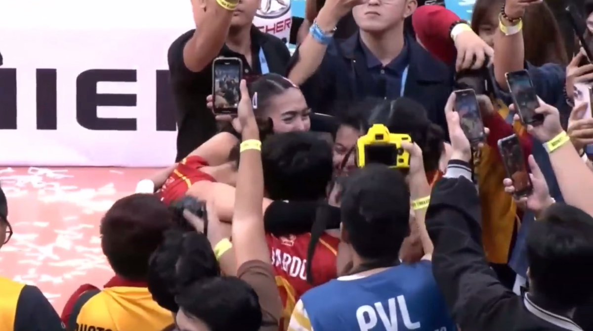 tintmznalways's tweet photo. MY F2 HEART PUTA NAIIYAK AKO (OA?!??!!)

KAF, Ara, KKD, Tyang, and Majoy 😭❤️💛 https://t.co/IxqqrMS96b