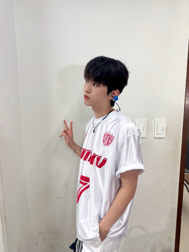 nchiveofficial's tweet photo. [#이안]
Don't forget NCV 👊🏻🫶🏻

We won't forget CAM SAVE.
 ពួកយើងមិនភ្លេចអ្នកទេ

#엔카이브 #NCHIVE #NCV
#E_aN https://t.co/dg0tDjz2XX