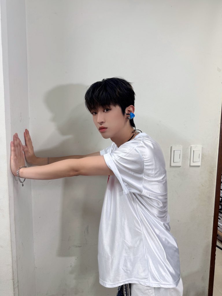 nchiveofficial's tweet photo. [#이안]
Don't forget NCV 👊🏻🫶🏻

We won't forget CAM SAVE.
 ពួកយើងមិនភ្លេចអ្នកទេ

#엔카이브 #NCHIVE #NCV
#E_aN https://t.co/dg0tDjz2XX