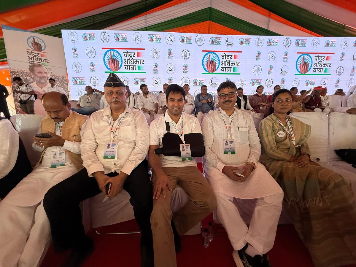 Rohitash Kumar Meena (@withrohitashinc) on Twitter photo <a href="/nsui/">NSUI</a> के राष्ट्रीय अध्यक्ष श्री <a href="/varunchoudhary2/">Varun Choudhary</a> जी ने आज बिहार से शुरू हो रही #VoterAdhikarYatra में भाग लेकर जनता को संबोधित किया।
यह यात्रा LoP श्री <a href="/RahulGandhi/">Rahul Gandhi</a> जी के नेतृत्व में भाजपा और चुनाव आयोग की मिलीभगत से हो रही #VoteChori के खिलाफ है। <a href="/nsui/">NSUI</a> के राष्ट्रीय अध्यक्ष श्री <a href="/varunchoudhary2/">Varun Choudhary</a> जी ने आज बिहार से शुरू हो रही #VoterAdhikarYatra में भाग लेकर जनता को संबोधित किया।
यह यात्रा LoP श्री <a href="/RahulGandhi/">Rahul Gandhi</a> जी के नेतृत्व में भाजपा और चुनाव आयोग की मिलीभगत से हो रही #VoteChori के खिलाफ है।