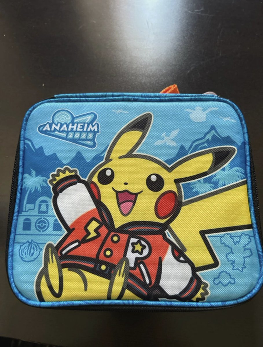 Scafo99's tweet photo. Does anyone want this Pin Collector Bag, i do not collect Pins and I have no idea what to do with it
#anaheim2025 #WCS2025 #Pokemon #pikachu #WorldChampionships #Pin
#WelcomeKit https://t.co/tT8iiodCC9