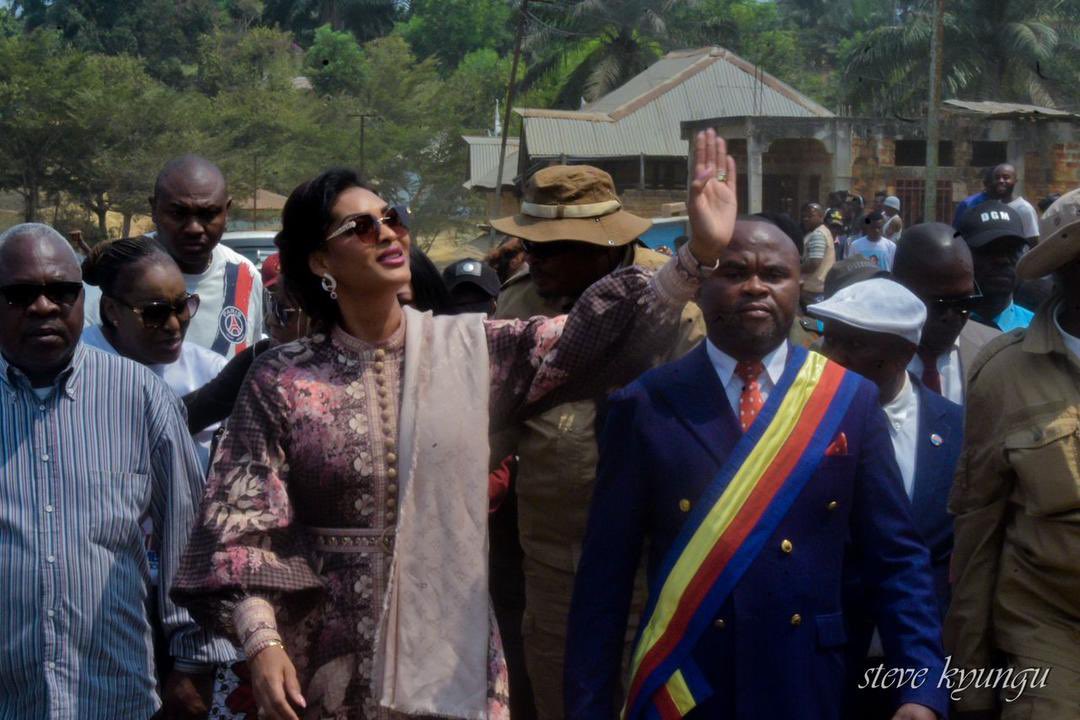 KimKimuntu's tweet photo. Maman @HamidaKamerhe a inauguré le complexe scolaire La Colombe à Sekebanza : un pas concret en faveur de l’éducation et de l’avenir des enfants en milieu rural.
#Éducation #RDC #Sekebanza #LaColombe https://t.co/a4uwv2PSFE