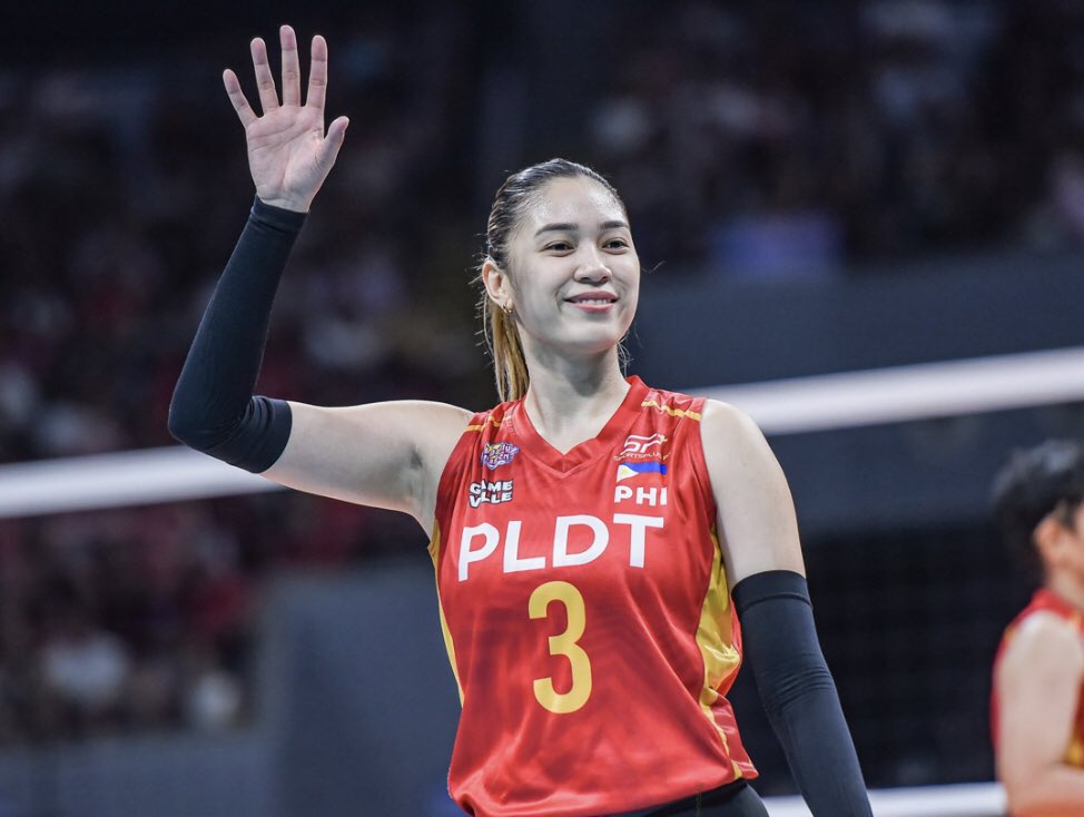 Bukod sa walang kupas ang kafreshan ng ateco na si Mika Reyes, shes also reminding everyone shes still that girl in the middle! 💪

Dropped 20 points (13 attacks, 7 blocks against CTC.

QUEEN! 💚🎉