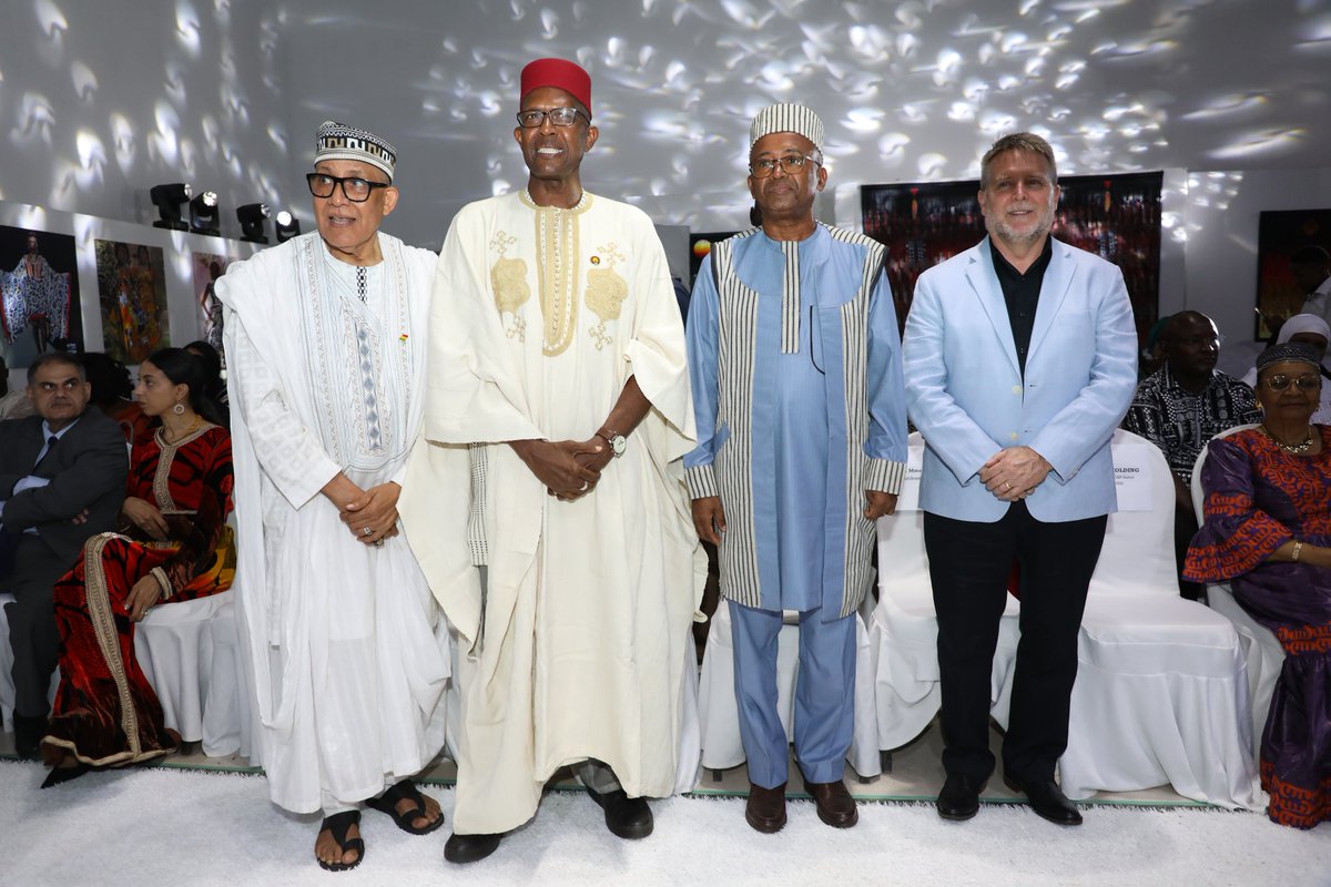 UnescoBamako's tweet photo. En présence de M. #Alphadi & M. Ali-Mohamed Sinane, Chef a.i. du Bureau de #UNESCOMali l’événement a mis en avant la mode comme outil de cohésion sociale et d’innovation culturelle. 🌍2/2 https://t.co/xavV86uxyv