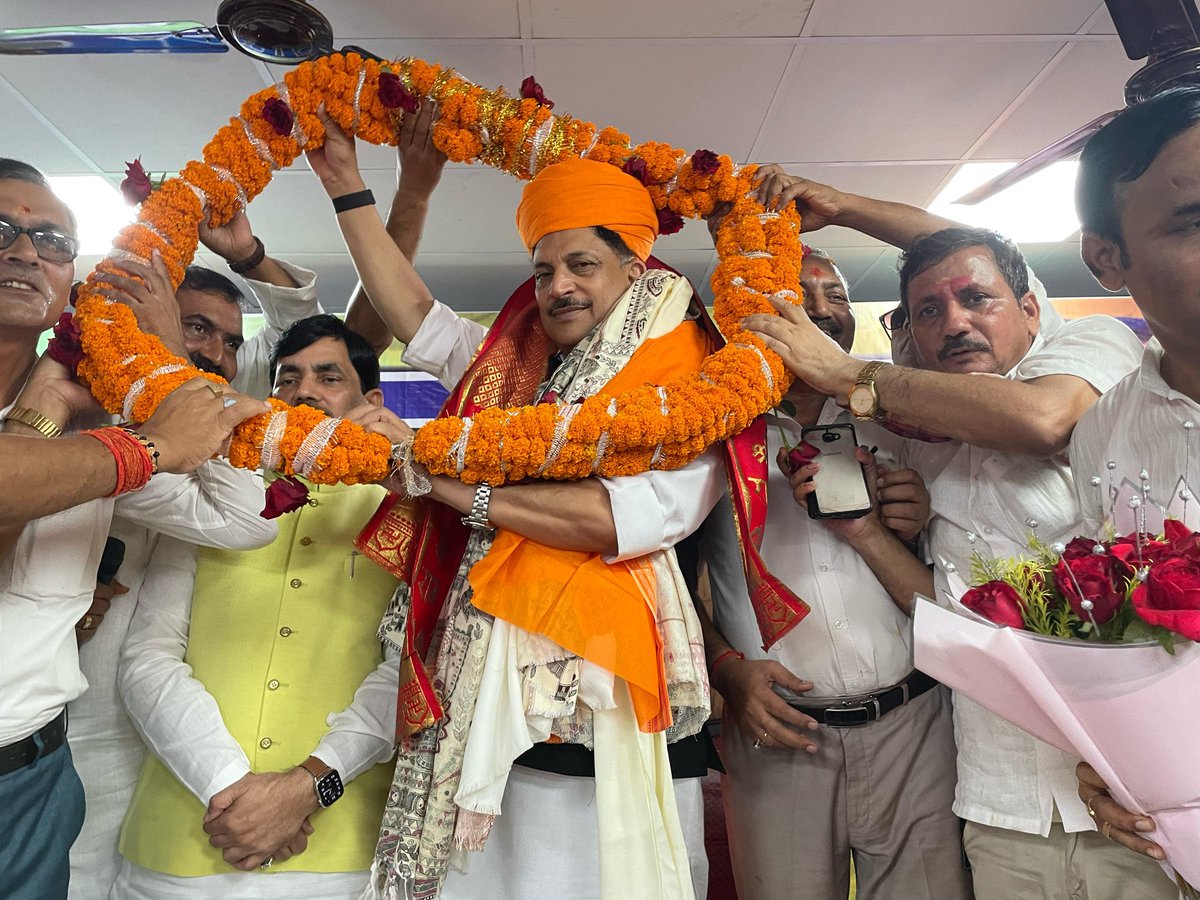 Rajiv Pratap Rudy (@rajivprataprudy) on Twitter photo рд╡реАрд░рддрд╛ рдФрд░ рдорд░реНрдпрд╛рджрд╛ рдХрд╛ рдкреНрд░рддреАрдХ рддрд▓рд╡рд╛рд░ рдФрд░ рдореБрдХреБрдЯ... рд╕рдВрдЧрдарди рдХреА рд╢рдХреНрддрд┐ рдФрд░ рд╕рдорд╛рдЬ рдХреЗ рд╕реНрдиреЗрд╣ рдХрд╛ рдЙрддреНрд╕рд╡ред
рдЕрдордиреМрд░, рд╕рд╛рд░рдг рдореЗрдВ рдЬрдирддрд╛ рдХрд╛ рдЖрд╢реАрд░реНрд╡рд╛рдж рдФрд░ рдпрд╣ рд╕рдореНрдорд╛рди рдореЗрд░реЗ рд▓рд┐рдП рдЕрдореВрд▓реНрдп рдзрд░реЛрд╣рд░ рд╣реИ рдЬреЛ рдЕрд╡рд┐рд╕реНрдорд░рдгреАрдп рд░рд╣реЗрдЧрд╛ред
#SangaYatra #KshatriyaPride #SangaYatra #рдЬрдп_рд╕рд╛рдВрдЧрд╛ #JaiSanga #JaySanga #Jai_Sanga #Jay_Sanga рд╡реАрд░рддрд╛ рдФрд░ рдорд░реНрдпрд╛рджрд╛ рдХрд╛ рдкреНрд░рддреАрдХ рддрд▓рд╡рд╛рд░ рдФрд░ рдореБрдХреБрдЯ... рд╕рдВрдЧрдарди рдХреА рд╢рдХреНрддрд┐ рдФрд░ рд╕рдорд╛рдЬ рдХреЗ рд╕реНрдиреЗрд╣ рдХрд╛ рдЙрддреНрд╕рд╡ред
рдЕрдордиреМрд░, рд╕рд╛рд░рдг рдореЗрдВ рдЬрдирддрд╛ рдХрд╛ рдЖрд╢реАрд░реНрд╡рд╛рдж рдФрд░ рдпрд╣ рд╕рдореНрдорд╛рди рдореЗрд░реЗ рд▓рд┐рдП рдЕрдореВрд▓реНрдп рдзрд░реЛрд╣рд░ рд╣реИ рдЬреЛ рдЕрд╡рд┐рд╕реНрдорд░рдгреАрдп рд░рд╣реЗрдЧрд╛ред
#SangaYatra #KshatriyaPride #SangaYatra #рдЬрдп_рд╕рд╛рдВрдЧрд╛ #JaiSanga #JaySanga #Jai_Sanga #Jay_Sanga