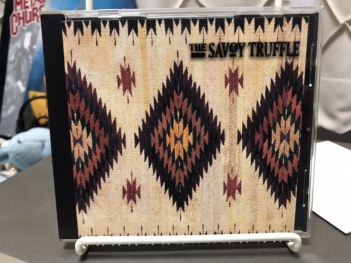 THE SAVOY TRUFFLE
スライドギターでグイグイくる1曲目のHIGHWAY MANがカッコ良すぎる