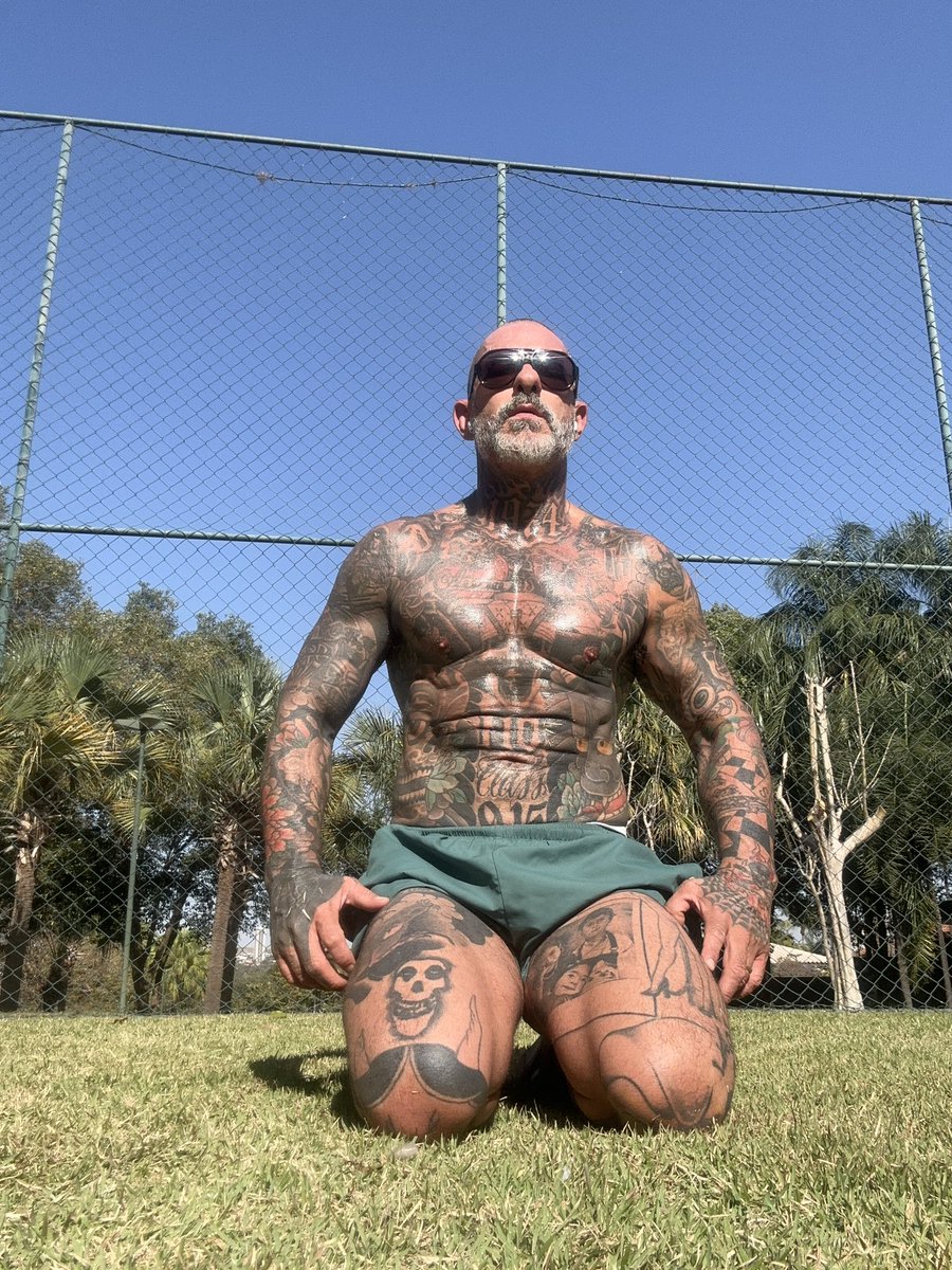 fogaca_henrique's tweet image. Bom dia ☀️💀🙏🏼
Hoje com  51 anos de idade me sinto cada vez mais vivo e melhor! 
Foco, determinação e resiliência!!
Ai eu te pergunto : 
Você ja treinou hoje?
#saúde #esporte #longevidade #diadia #foco #fé #determinação #resiliência