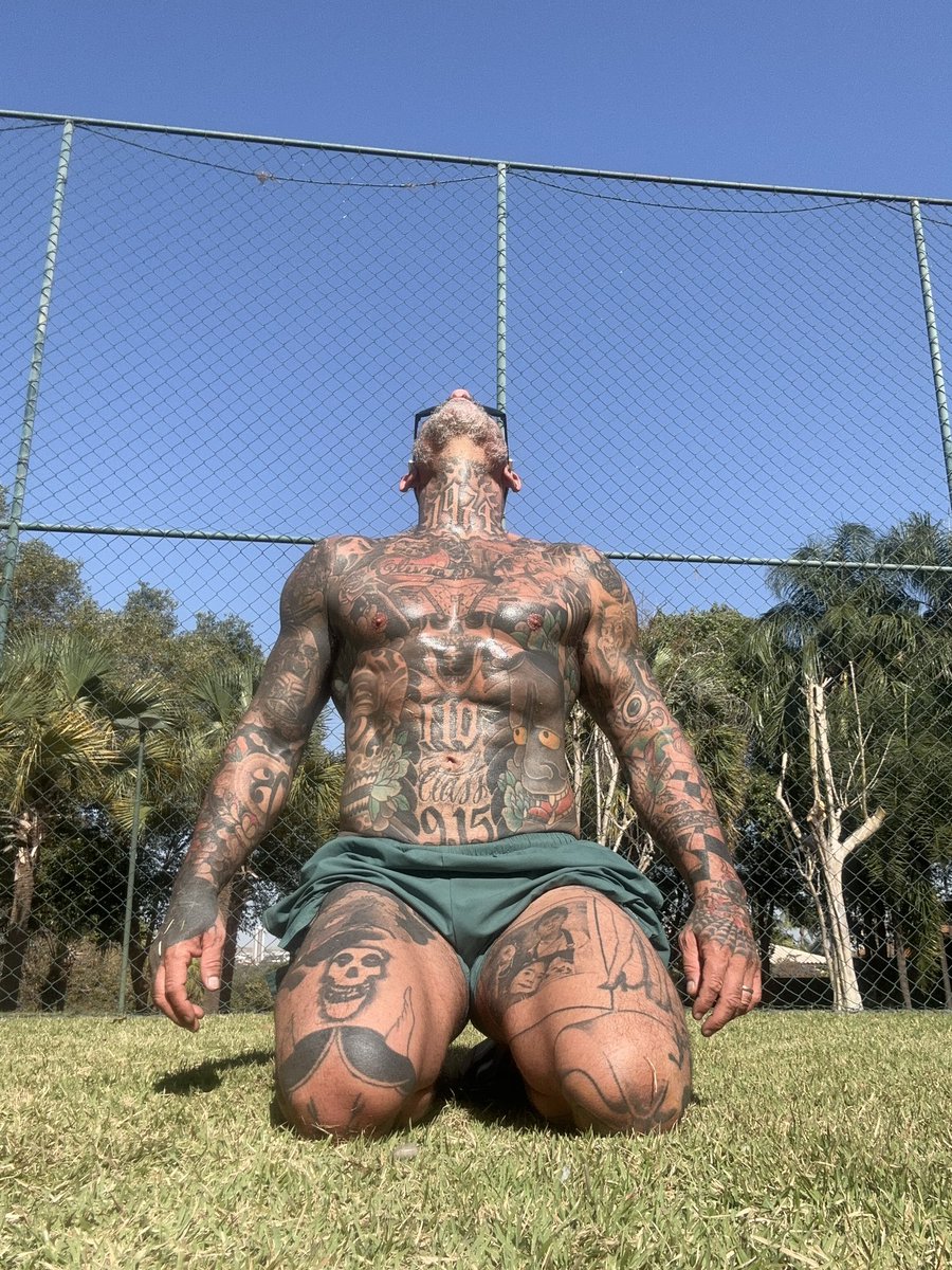 fogaca_henrique's tweet image. Bom dia ☀️💀🙏🏼
Hoje com  51 anos de idade me sinto cada vez mais vivo e melhor! 
Foco, determinação e resiliência!!
Ai eu te pergunto : 
Você ja treinou hoje?
#saúde #esporte #longevidade #diadia #foco #fé #determinação #resiliência