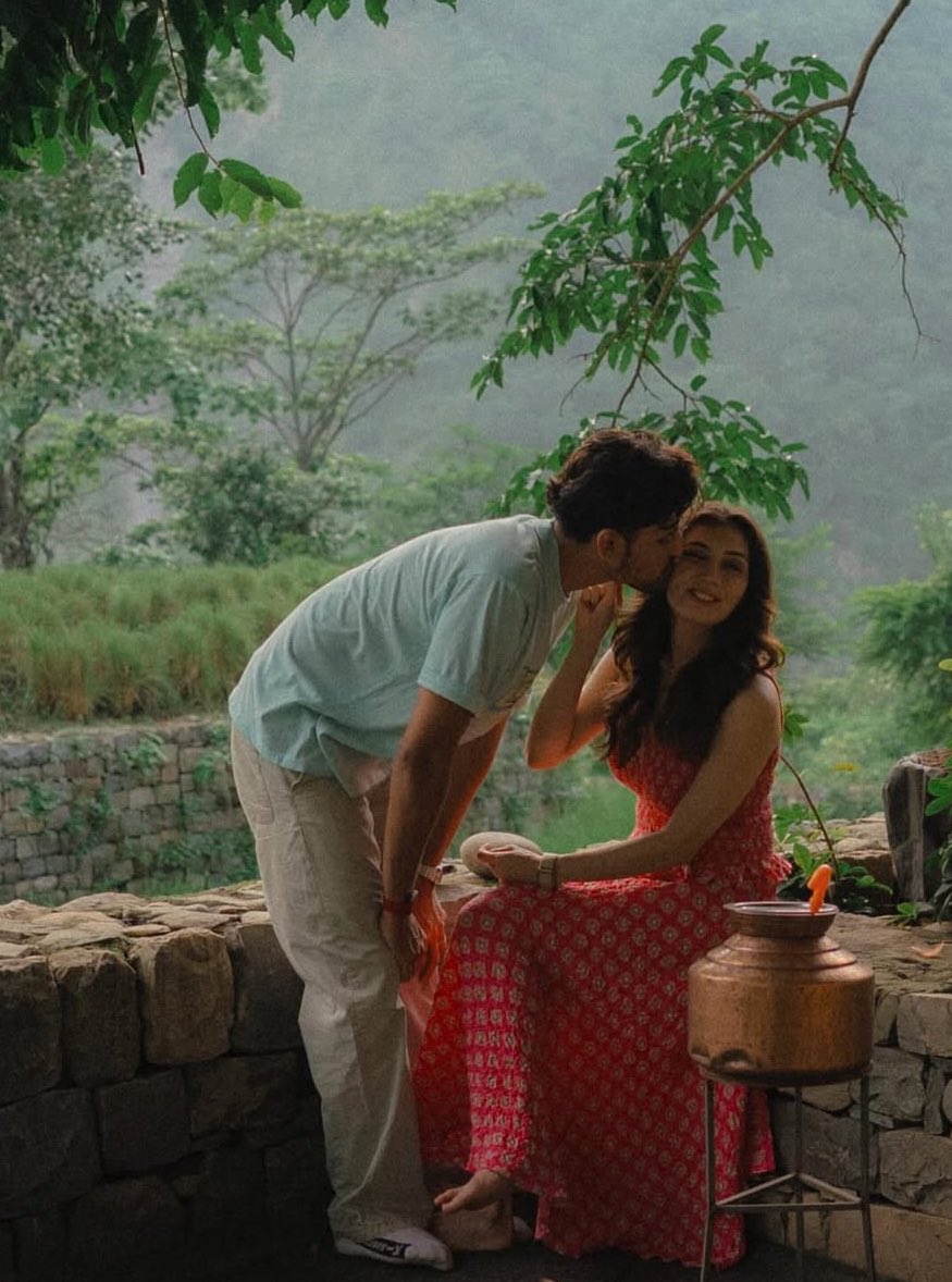 Disha| DD now and always ๐๐ธ (@sendzdisha) on Twitter photo How much more cute can you guys be ? This picture looks straight out of a fairytale ๐ง โจ ๐ซ ๐ <a href="/DarshanRavalDZ/">Darshan Raval ๐ ๐</a> <a href="/dharal_surelia/">D | โณ</a> How much more cute can you guys be ? This picture looks straight out of a fairytale ๐ง โจ ๐ซ ๐ <a href="/DarshanRavalDZ/">Darshan Raval ๐ ๐</a> <a href="/dharal_surelia/">D | โณ</a>