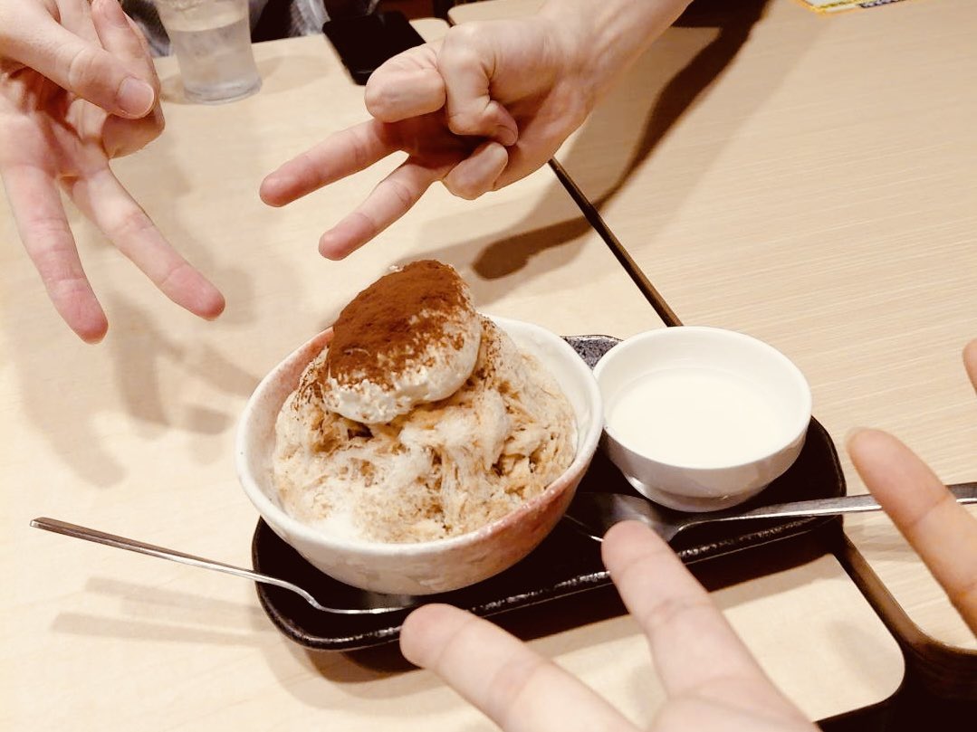Kissy_VRC's tweet photo. そういえば8/13でVRC1周年でした！！
こんな奴と遊んでくれている事に最大の感謝を！！（リアルでも遊んでもろて頭が上がらんぜよ。)
今後も頭に変な機械着けながら遊ぶつもりなのでよろしくなっ！！👊
~ポピ横風浅草横丁と豺狼✌️を添えて~ https://t.co/fGZ5lBLuBZ