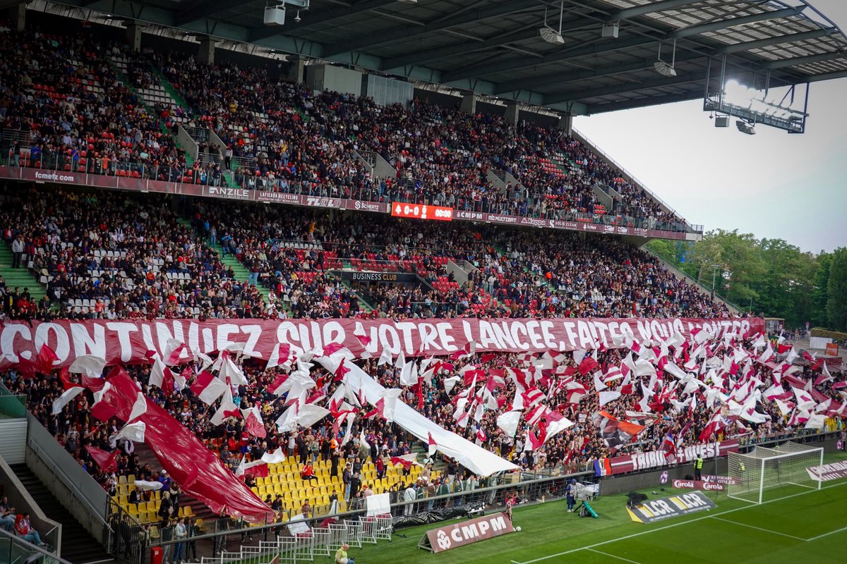 ABLAYEDIALLO0's tweet photo. Pas de panique notre meilleur joueur est absent, mais le 12e homme Saint-Symphorien est toujours là 🔥💪 #JourDeMatch #AllezMetz https://t.co/JJ55zzp4Qe