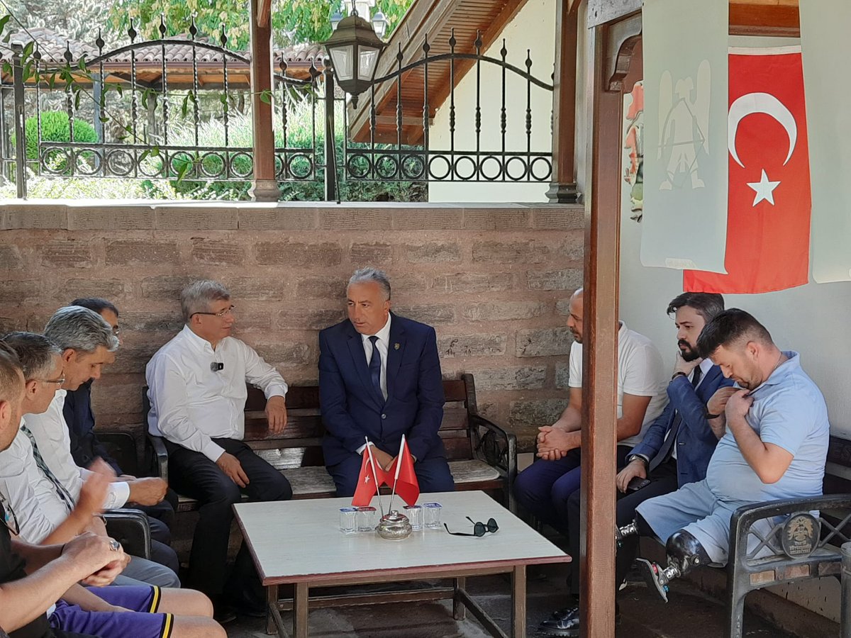 AHMET ARSLAN (@ahmetarslan42) on Twitter photo Şehit ve Harp Malülü Gaziler Dernek Başkanı Süleyman Ege Bey’in kıymetli annesinin vefatı dolayısıyla Genel Başkanımız Sayın Ahmet Davutoğlu ile birlikte taziye ziyaretinde bulunduk. Merhumeye Allah’tan rahmet, ailesine ve yakınlarına sabırlar diliyoruz. Şehit ve Harp Malülü Gaziler Dernek Başkanı Süleyman Ege Bey’in kıymetli annesinin vefatı dolayısıyla Genel Başkanımız Sayın Ahmet Davutoğlu ile birlikte taziye ziyaretinde bulunduk. Merhumeye Allah’tan rahmet, ailesine ve yakınlarına sabırlar diliyoruz.
