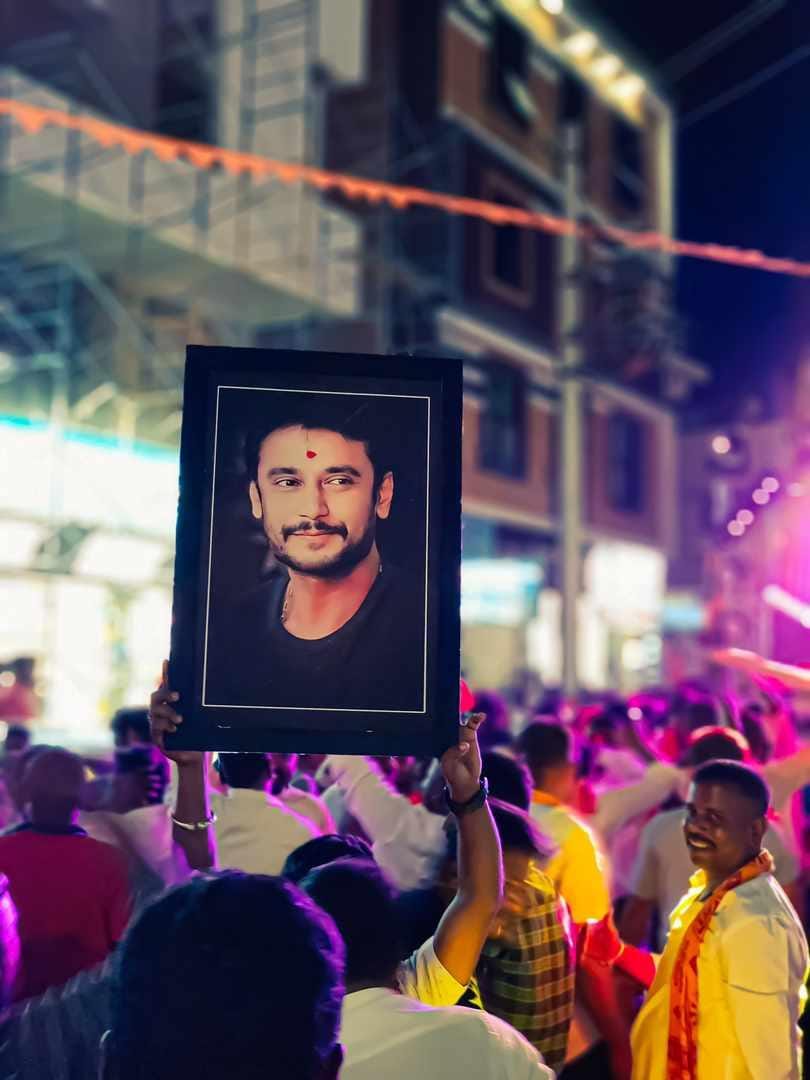 Kalki_DBoss's tweet photo. "Movies come and go… but when The Devil releases, it’s an emotion written in fans’ blood and soul." 🥺❤️

STANDING STRONG WITH DEVIL

#ForeverWithDBoss
#TheDevil #DBoss @DasaDarshan https://t.co/n67QV22Alq