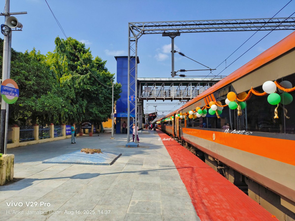HAnkit_RF's tweet photo. @drmhowrah @drmmalda @RailMinIndia @MungerIndex @EasternRailway @AshwiniVaishnaw @narendramodi @LalanSingh_1 @samrat4bjp Video - 
https://t.co/cQ8SIwIwX5

@drmhowrah @drmmalda
@RailMinIndia @MungerIndex

#vandebharat #vandebharatexpress #indianrailways #train #jamalpur #jamalpurmunger #bhagalpur #munger 

(5/n) https://t.co/7RrROyydUt