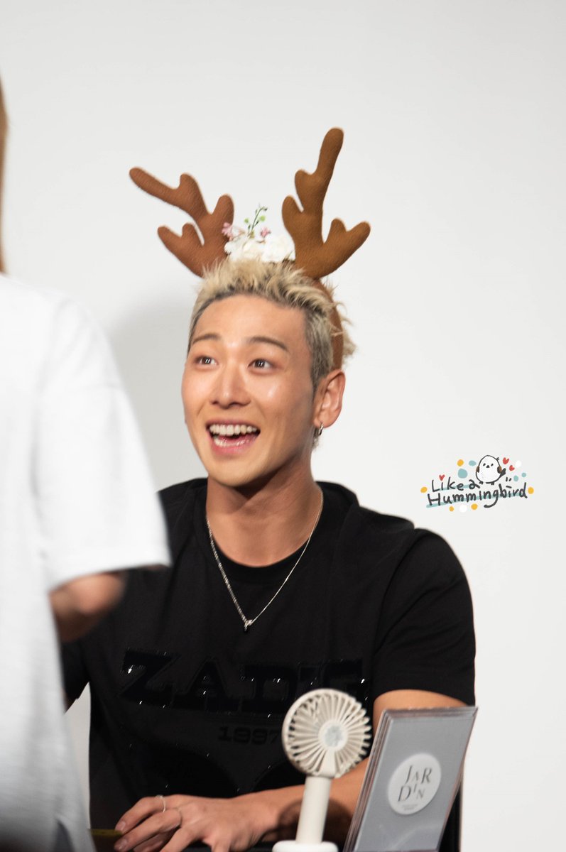 hummingbird0721's tweet photo. 250816 #백호 #BAEKHO #트리셀 #TREECELL #팬사인회
팬보고 웃고 놀라고 즐거워하는 사슴왕자!! https://t.co/zHLJFJu38f