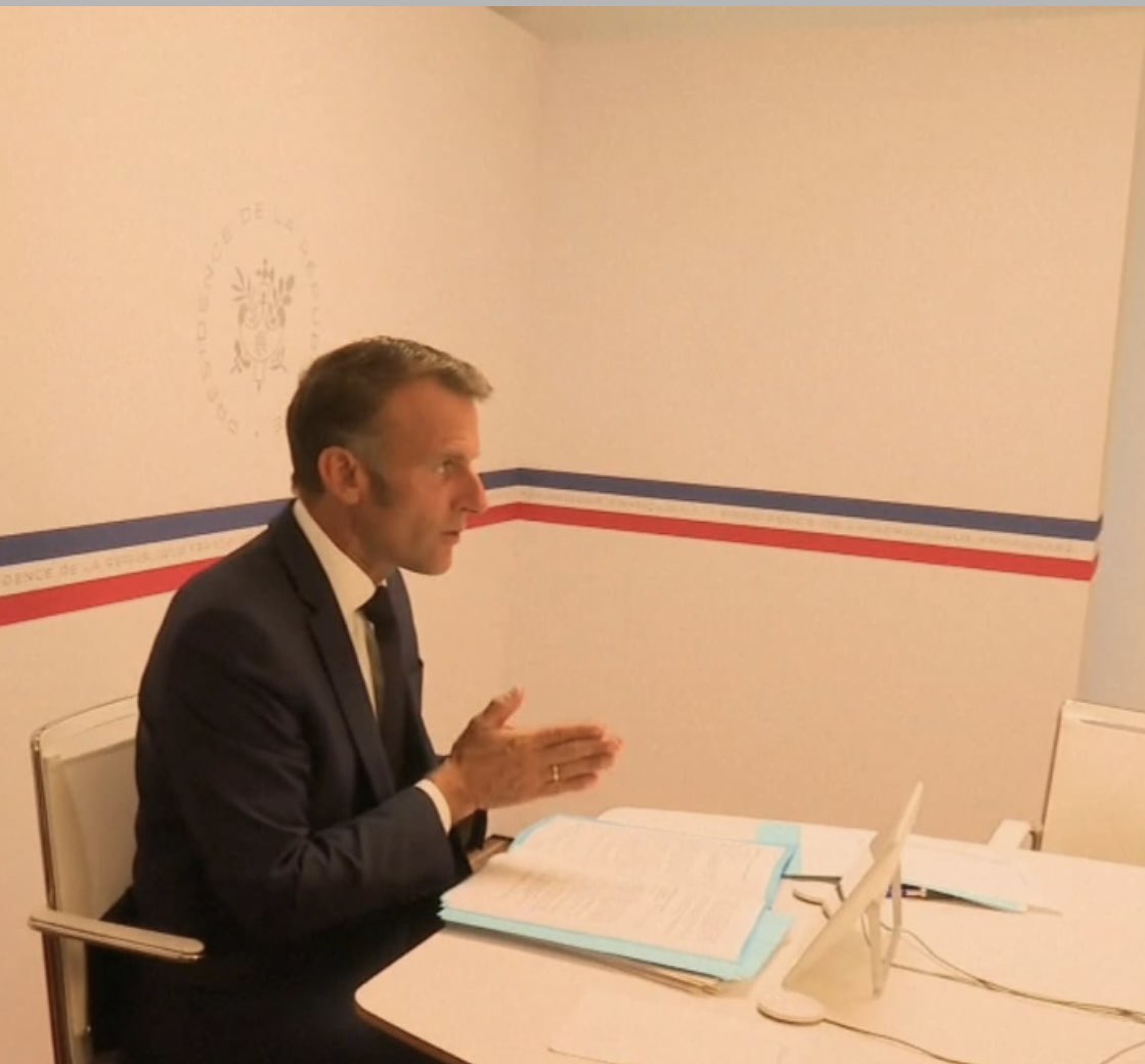 Benoît Chamboncel (@chamboncelben) on Twitter photo .<a href="/EmmanuelMacron/">Emmanuel Macron</a> accompagnera lundi <a href="/ZelenskyyUa/">Volodymyr Zelenskyy / Володимир Зеленський</a> , ainsi que d'autres dirigeants 🇪🇺 et le chef de l'Otan, aux 🇺🇸 dans le cadre d'une réunion avec <a href="/realDonaldTrump/">Donald J. Trump</a>
En amont, cette "coalition des volontaires", menée par Paris et Berlin, se réunit ce dimanche en visioconférence. .<a href="/EmmanuelMacron/">Emmanuel Macron</a> accompagnera lundi <a href="/ZelenskyyUa/">Volodymyr Zelenskyy / Володимир Зеленський</a> , ainsi que d'autres dirigeants 🇪🇺 et le chef de l'Otan, aux 🇺🇸 dans le cadre d'une réunion avec <a href="/realDonaldTrump/">Donald J. Trump</a>
En amont, cette "coalition des volontaires", menée par Paris et Berlin, se réunit ce dimanche en visioconférence.