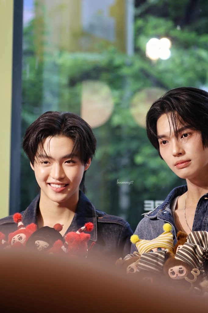 พีหล่อน้องก็หล่อ

WIN MICK GISMOW X SOURI
#GISMOWxWinMick
#winmetawin 
#Mickmetas