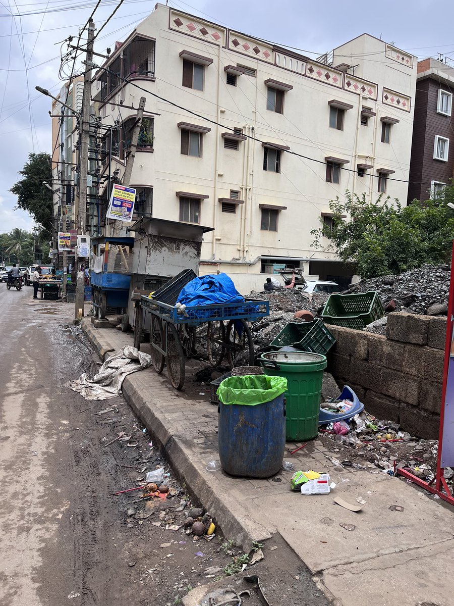 WF_Watcher's tweet image. BBMP appears to clear encroachments at selective places except in Prashanth Layout, Whitefield. Taking advantage of this inaction, encroachers have now moved from footpaths to occupying nearly 25–30% of road. If any mishap occurs on road, @BBMPofficial must be held accountable