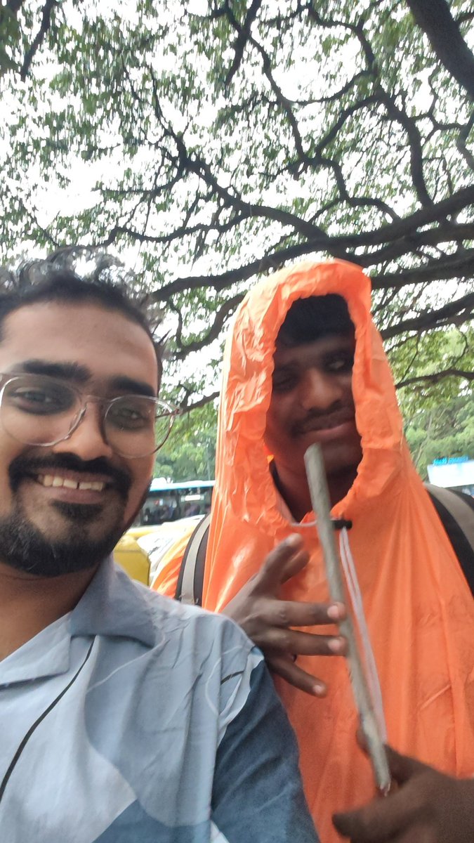rishbknkryajain's tweet image. Met this good person BEGGING amidst rain, near the corporation circle at #Bengaluru 
he is visually impaired but performs in an orchestra. I was in a hurry so couldnt help much, gifted him my raincoat and some cash.
 @BlrCityPolice please help him and his friends at the circle🙏🏻