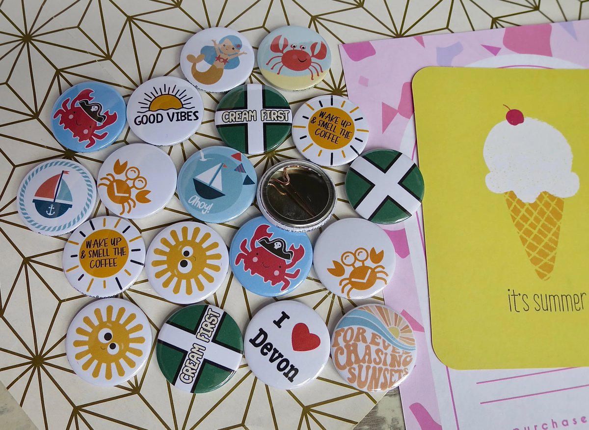 🦀 ☀️  Seaside &amp; Summer themed badges buff.ly/P4ODdd0  #seaside #badges #handmade #summer #summervibes #creamfirst #jamfirst #buttonbadges #badgemaker #summerloving #chasingsunsets #devon #vitmninsea #beach