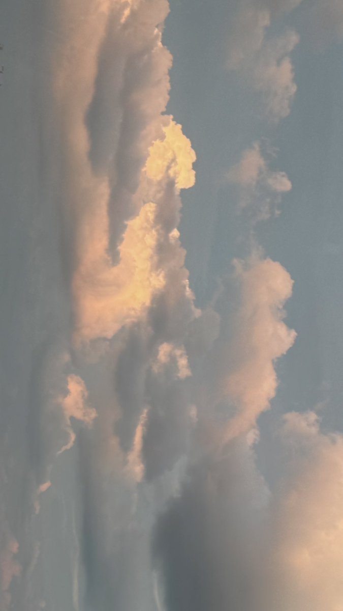[하늘☁️🦋] ☁️⛅️🌤️💛

#KISSOFLIFE #키스오브라이프 #KIOF 
#HANEUL #하늘