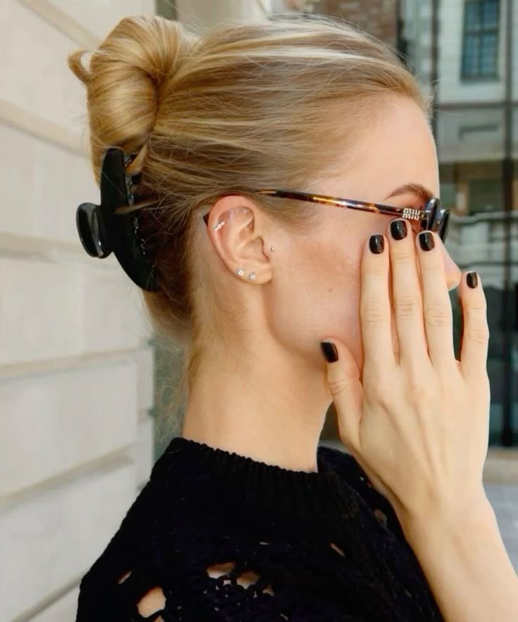 yslgirlx's tweet photo. french twist hairstyles https://t.co/NTtFnsPzZa