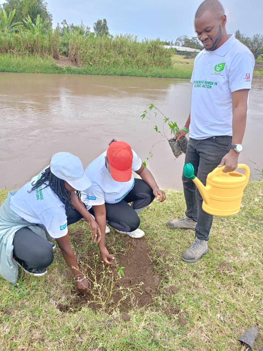 EverlyneAt36172's tweet photo. After a powerful 2-day workshop on women empowerment in climate action, we wrapped up with bamboo planting along the flood-prone River Nyando a step toward resilience and restoration
@PlanKenya
@SheLeadsGAN
@Eco_lusion https://t.co/rysUkwwKvR