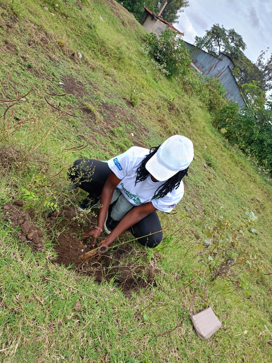 EverlyneAt36172's tweet photo. After a powerful 2-day workshop on women empowerment in climate action, we wrapped up with bamboo planting along the flood-prone River Nyando a step toward resilience and restoration
@PlanKenya
@SheLeadsGAN
@Eco_lusion https://t.co/rysUkwwKvR