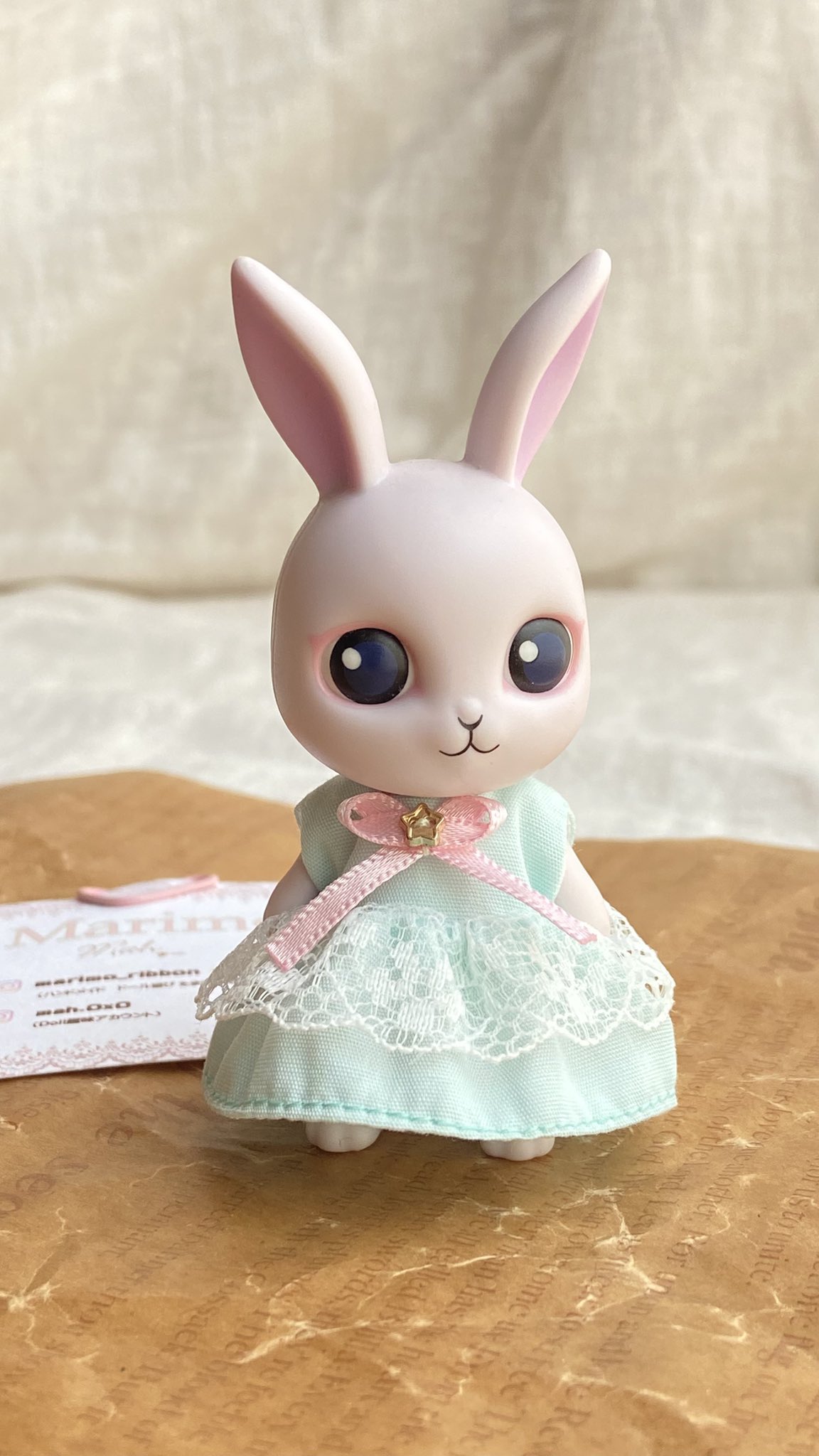 n*a様 国内作家様 ハンドメイド うさぎ アートドール 小花柄リネンのうさちゃんたち うふふポーズ * ナチュラル