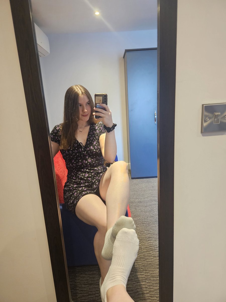 QueenNeevy's tweet photo. I want new boys to corrupt 💁🏻‍♀️ https://t.co/qMNGDJbCcd