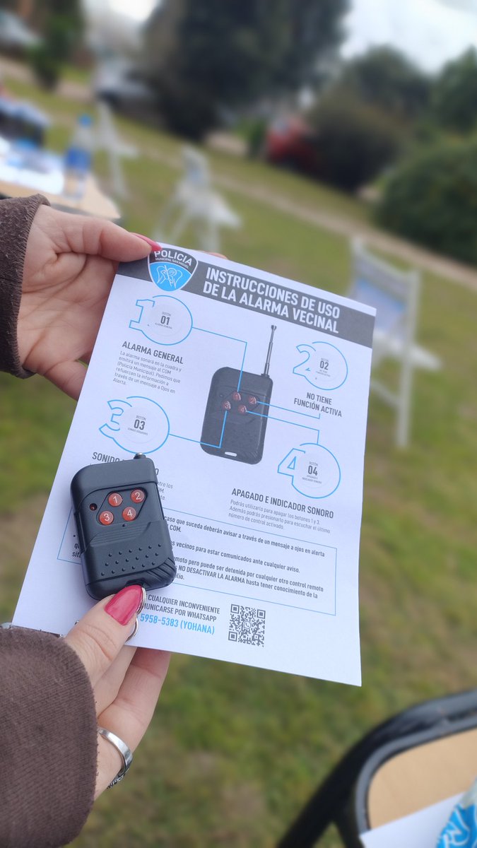GusCisneros_'s tweet photo. Para continuar reforzando el sistema de seguridad en San Miguel, se capacitó y se hizo entrega de alarmas vecinales en el predio Vicentinos a alrededor de 300 Vecinos de Barrio Colibrí y Don Alfonso.
@Hncalvente 
@jaimemendezh https://t.co/xYTq9J8bSc