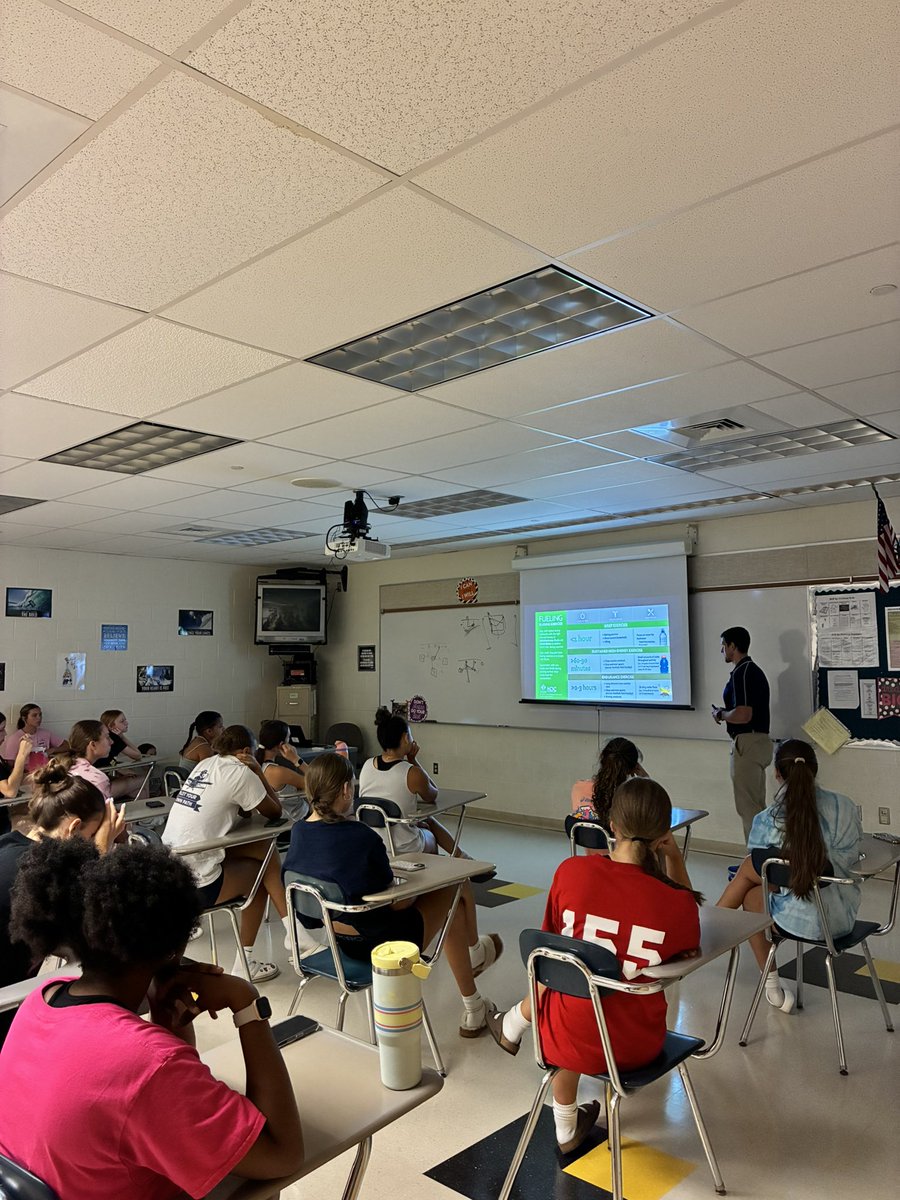 Learned a lot in our educational nutrition presentation from <a href="/SLUHNSportsMed/">St. Luke's Sports Medicine</a> 🍎🏑🏐 thank you <a href="/FreedomHSATC/">Freedom Sports Medicine</a> for setting this up! <a href="/Patesvolleyball/">Freedom Volleyball</a>